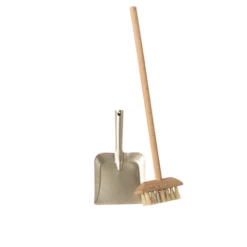 MAILEG BROOM SET